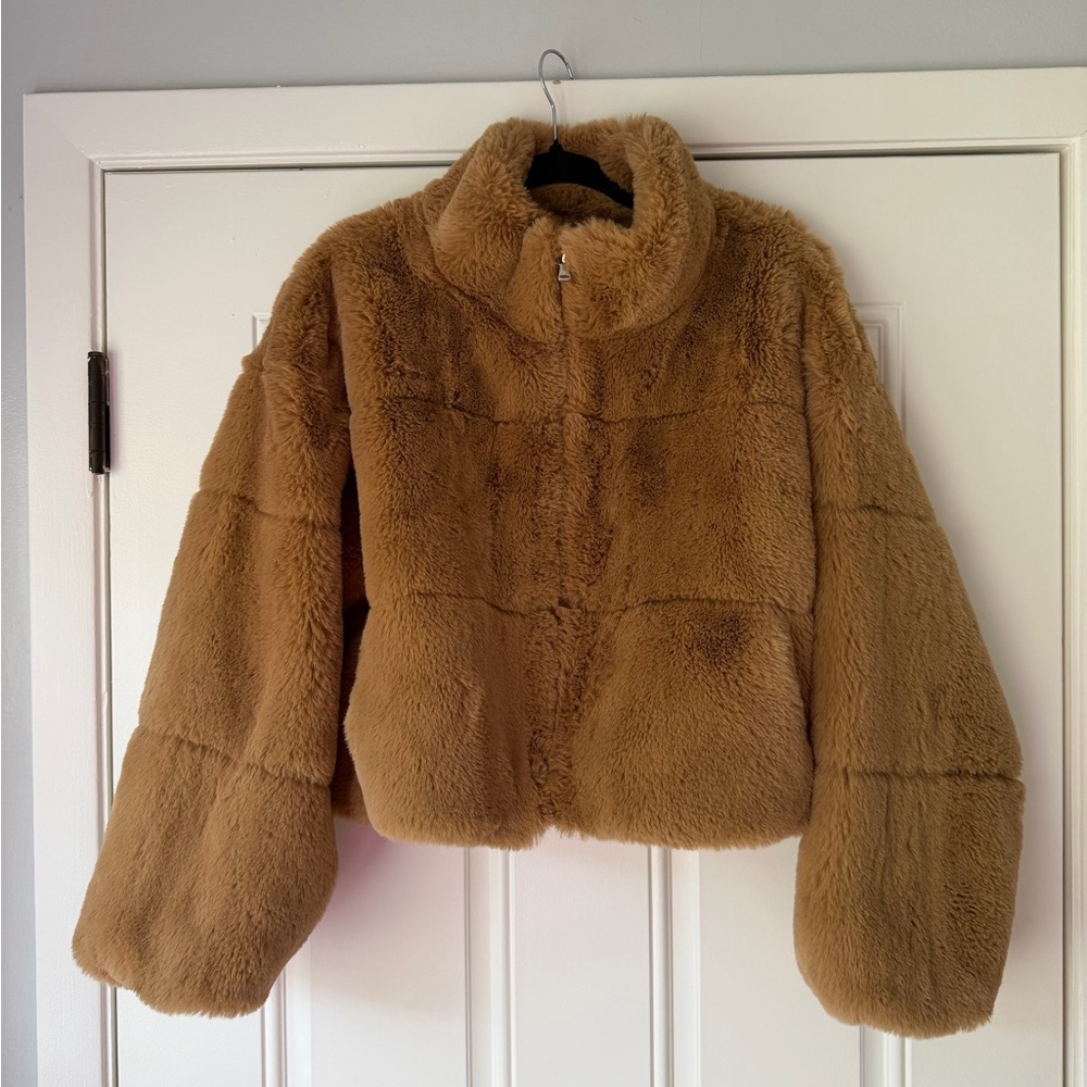 Tiger mist Faux fur cropped jacket size m tan teddy